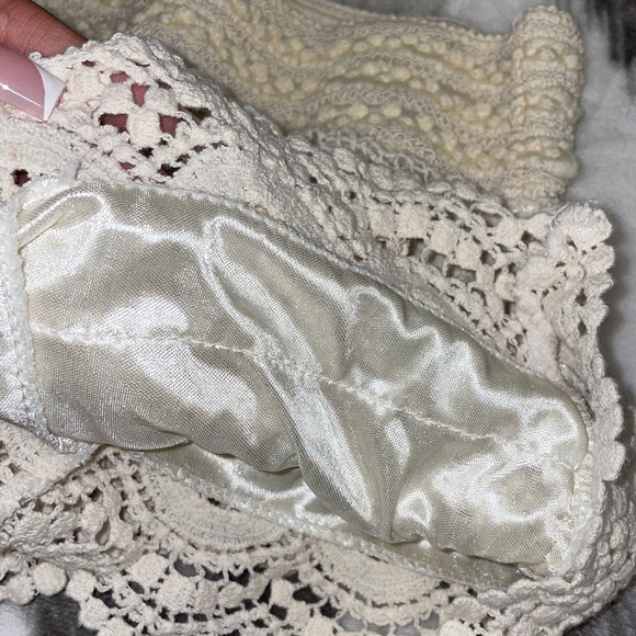 Cream Lace Shorts - Picture 4 of 4